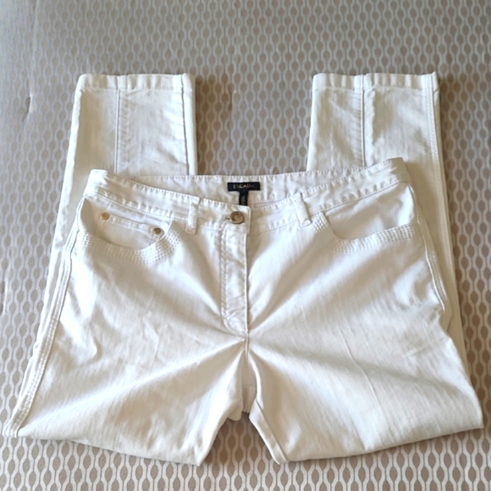 Escada White Ankle Mid Rise Jeans. Size Eur 42. US 12.